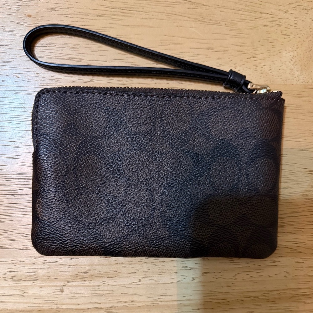 COACH Signature Corner Zip Wristlet NWT - Picture 2 of 7